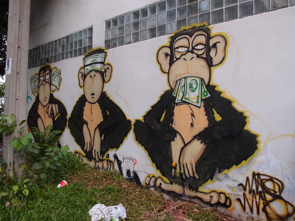 Граффити с тремя обезьянами. Бангкок, Таиланд. Художник Мау-Мау, Великобритания