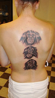 Татуировка на спине Три обезьяны