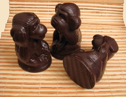 Шоколадные фигурки трех обезьян