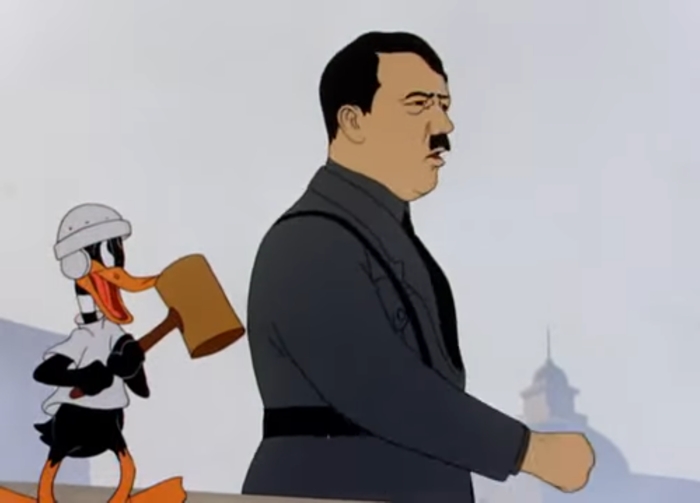 Кадр из мультфильма «Daffy — The Commando», 1943 г. Даффи Дак и Адольф Гитлер