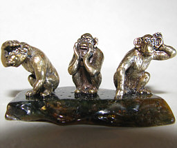 Три обезьяны наоборот: миниатюрная статуэтка