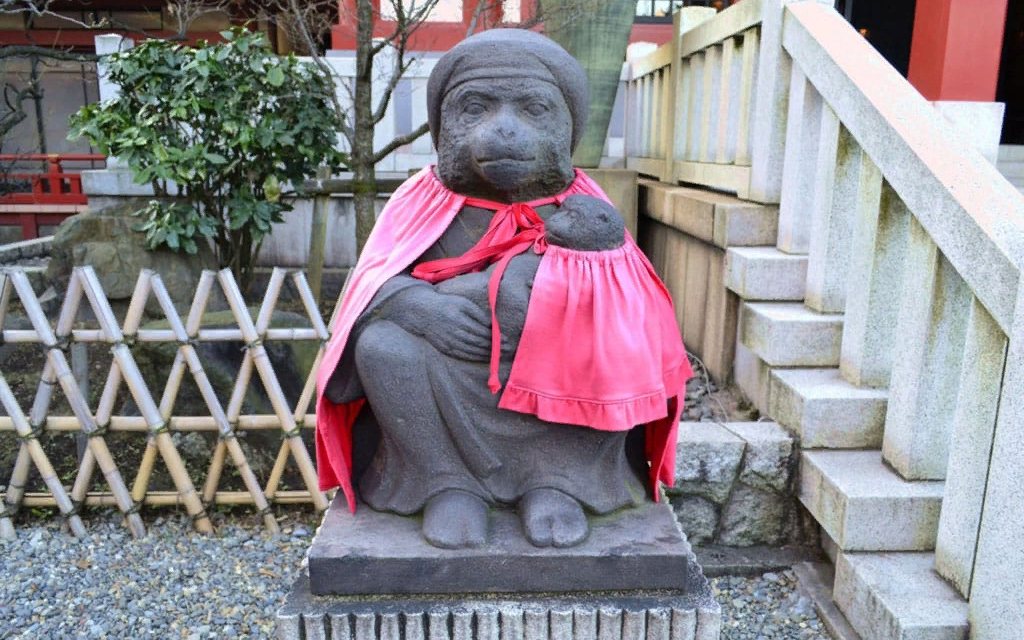 Святилище Хиэ-дзиндзя, скульптура обезьяны-богини