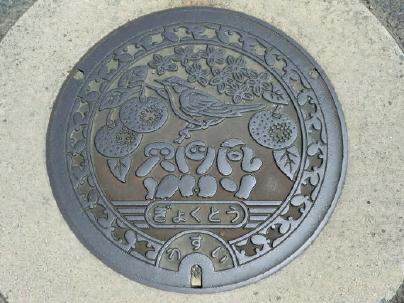 Крышка люка ливневой канализации, Гёкуто (уезд Тамана, префектура Кумамото)