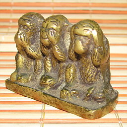 Цельнолитая фигурка трех обезьян из Черногории