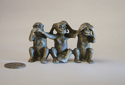 Три обезьяны, меднолитая статуэтка