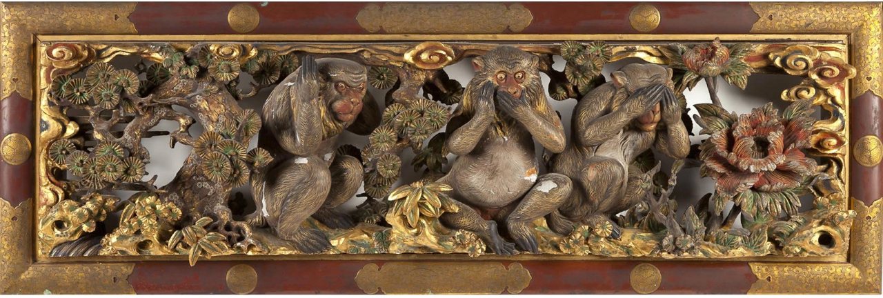 Японское резное панно с тремя обезьянами