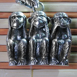 Серебряная подвеска Три обезьяны