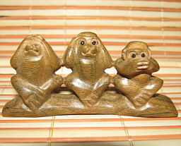Три обезьяны, деревянная статуэтка